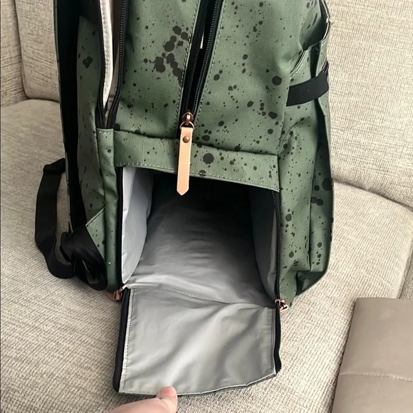 Petunia Pickle Bottom Provision’s 2 in 1 backpack, Inter-Mix cubes & change pad - Picture 6 of 11